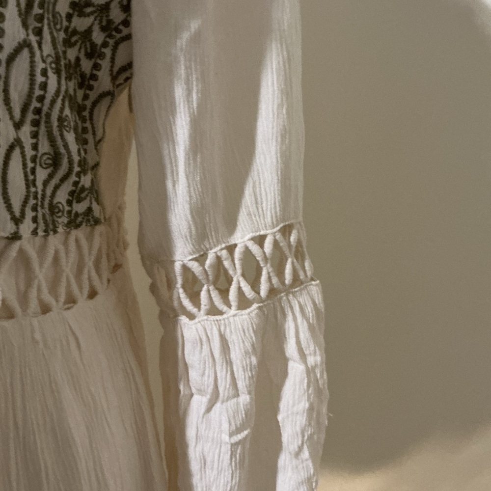 SHYANNE WOMEN'S OFF WHITE EMBROIDERED LACE PEASANT DRESS - Picture 8 of 15